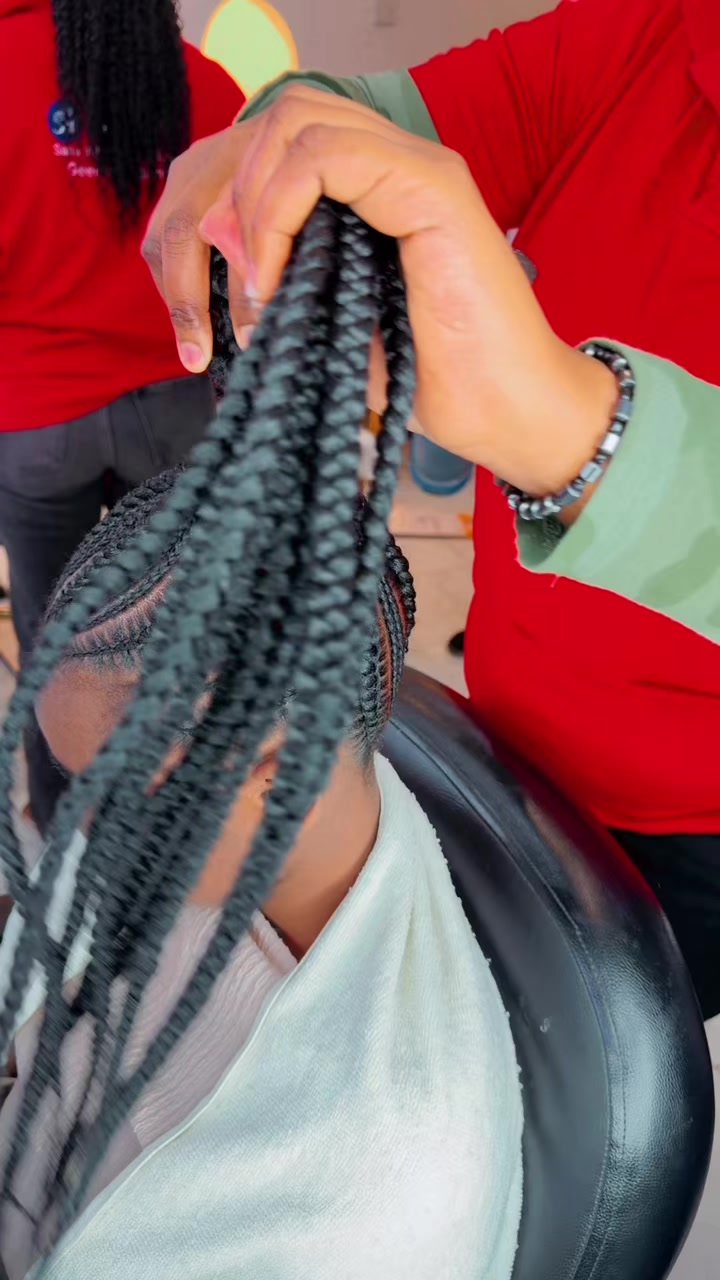 @GEECURLY SALON