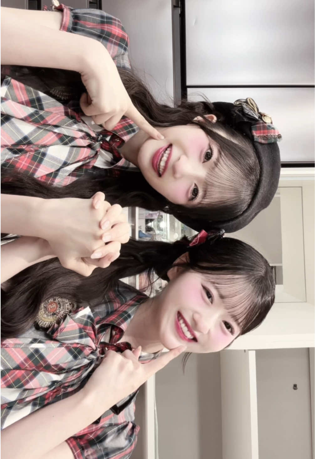 @秋山由奈