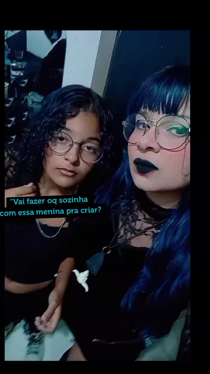 @Tainá