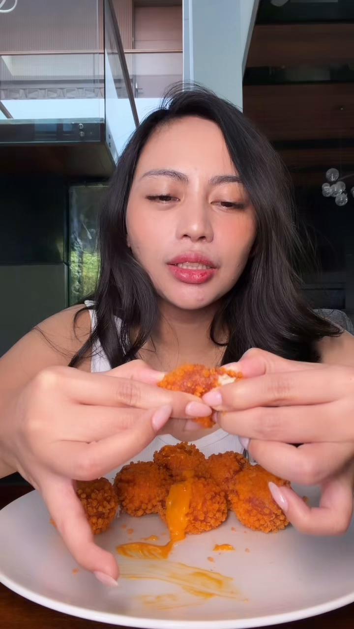 @Rachel vennya