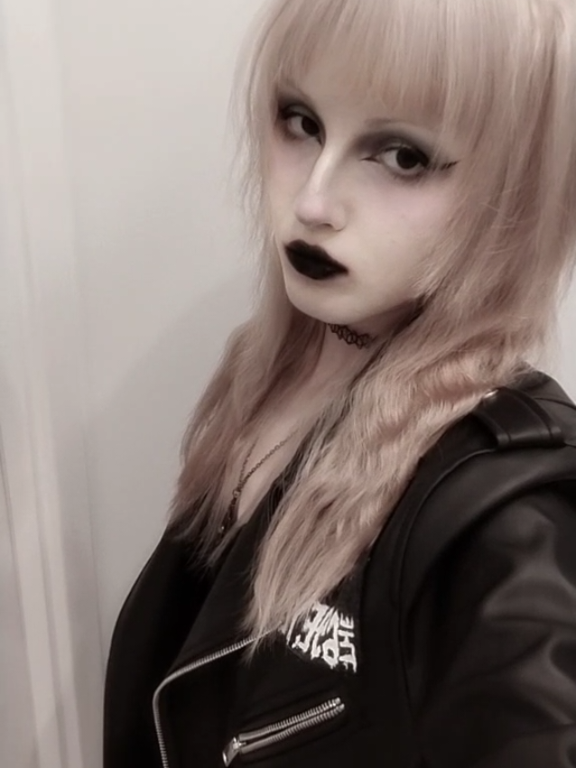 @Мышка🦇
