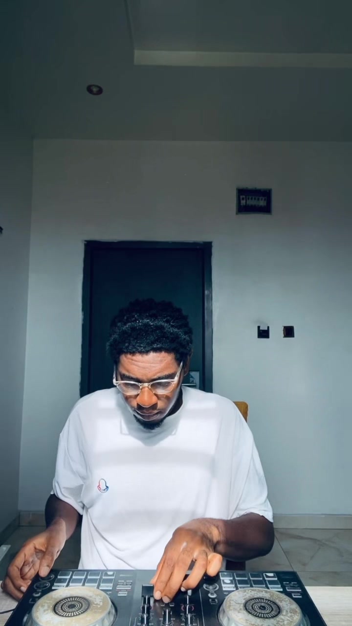 @DJ SLYZE