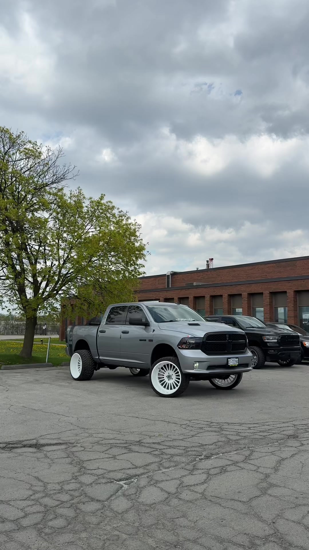 @Red Leaf Rims & Tire