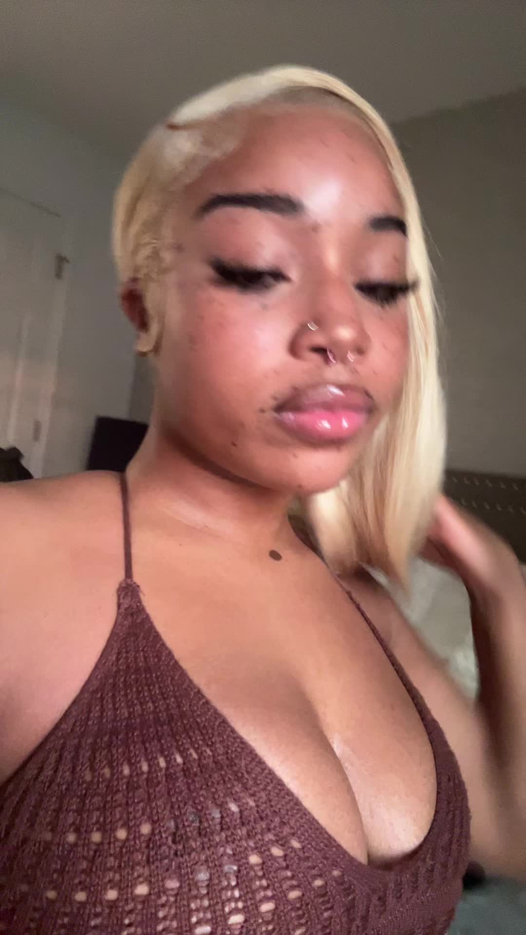 @👩🏽🦰