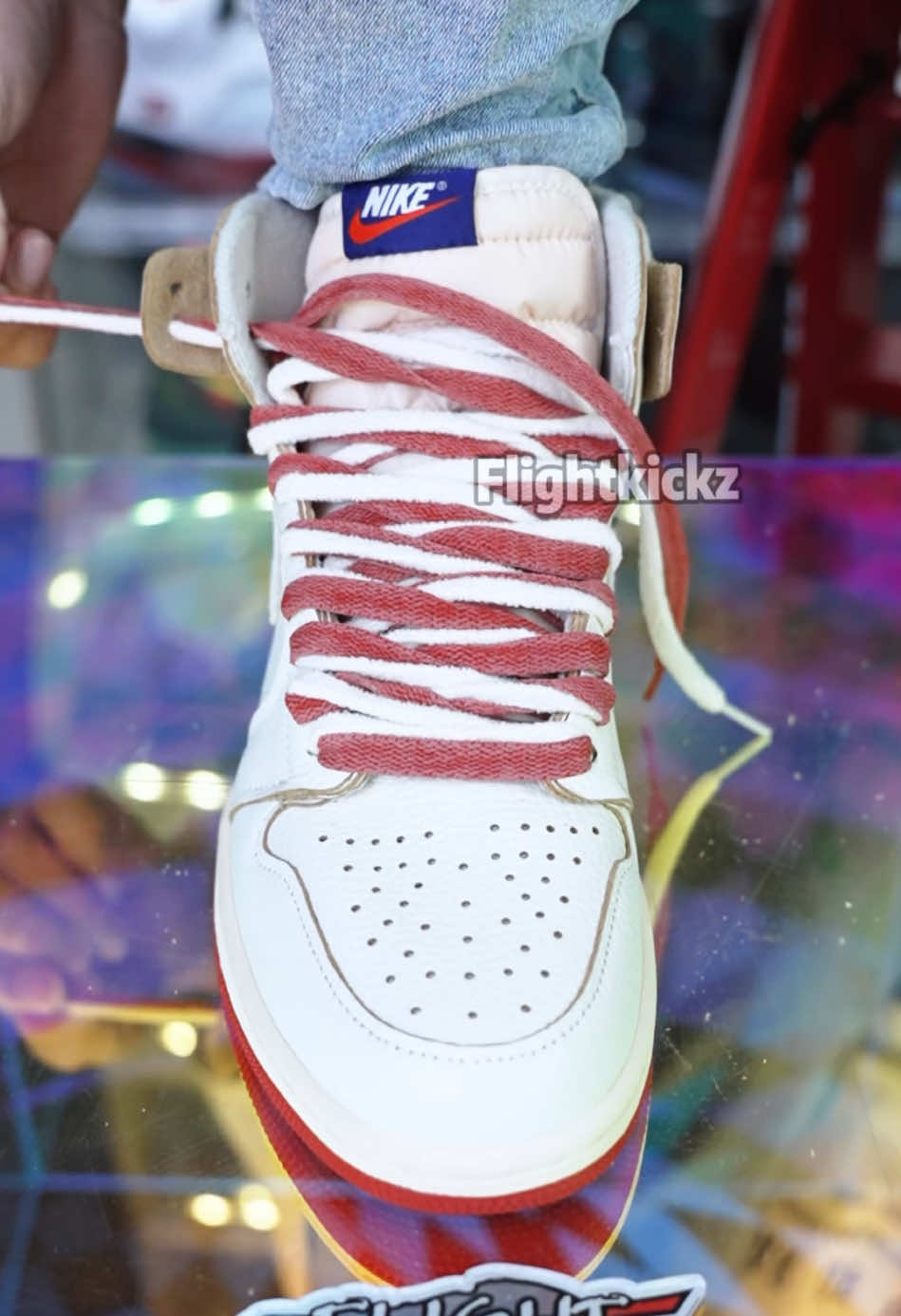 @Lacedsneaker