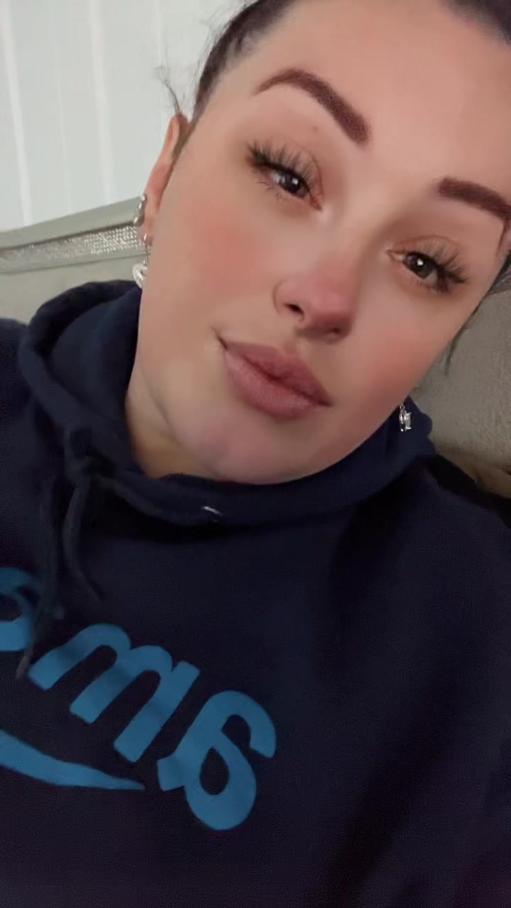 @JustASmallTownGirl🩷💜