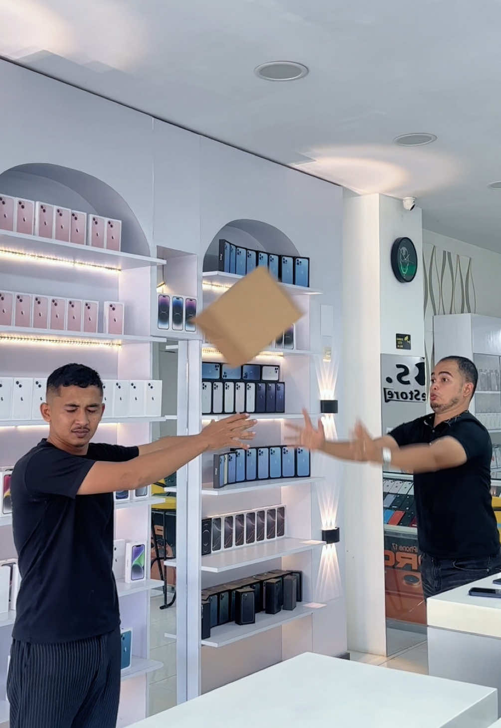 @EOS IPHONE STORE