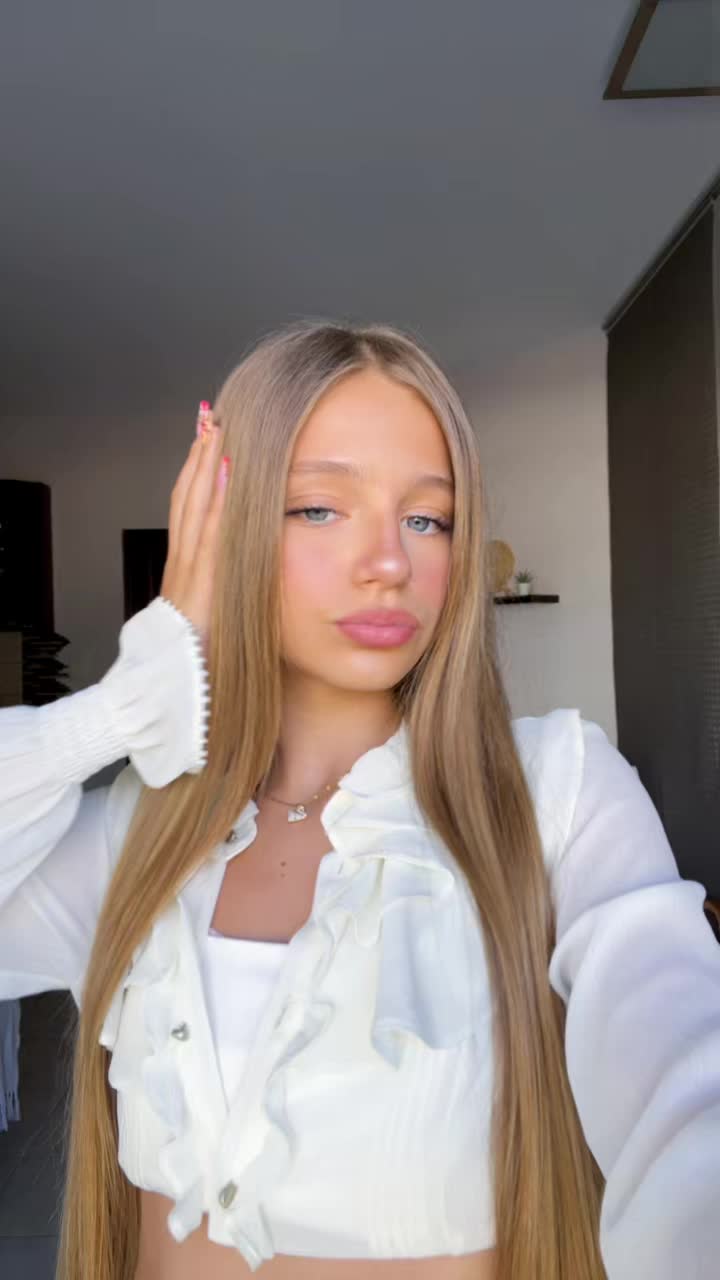 @Bella