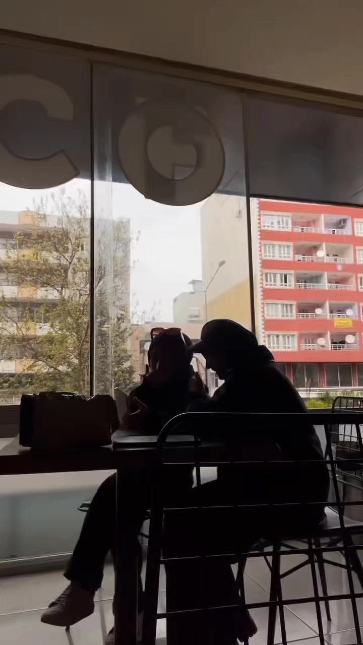 @G•