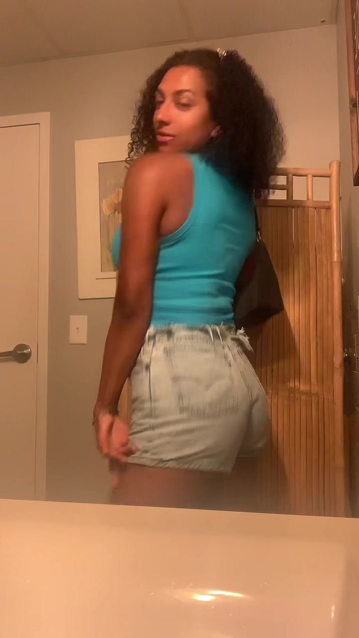 @thathotgirl98
