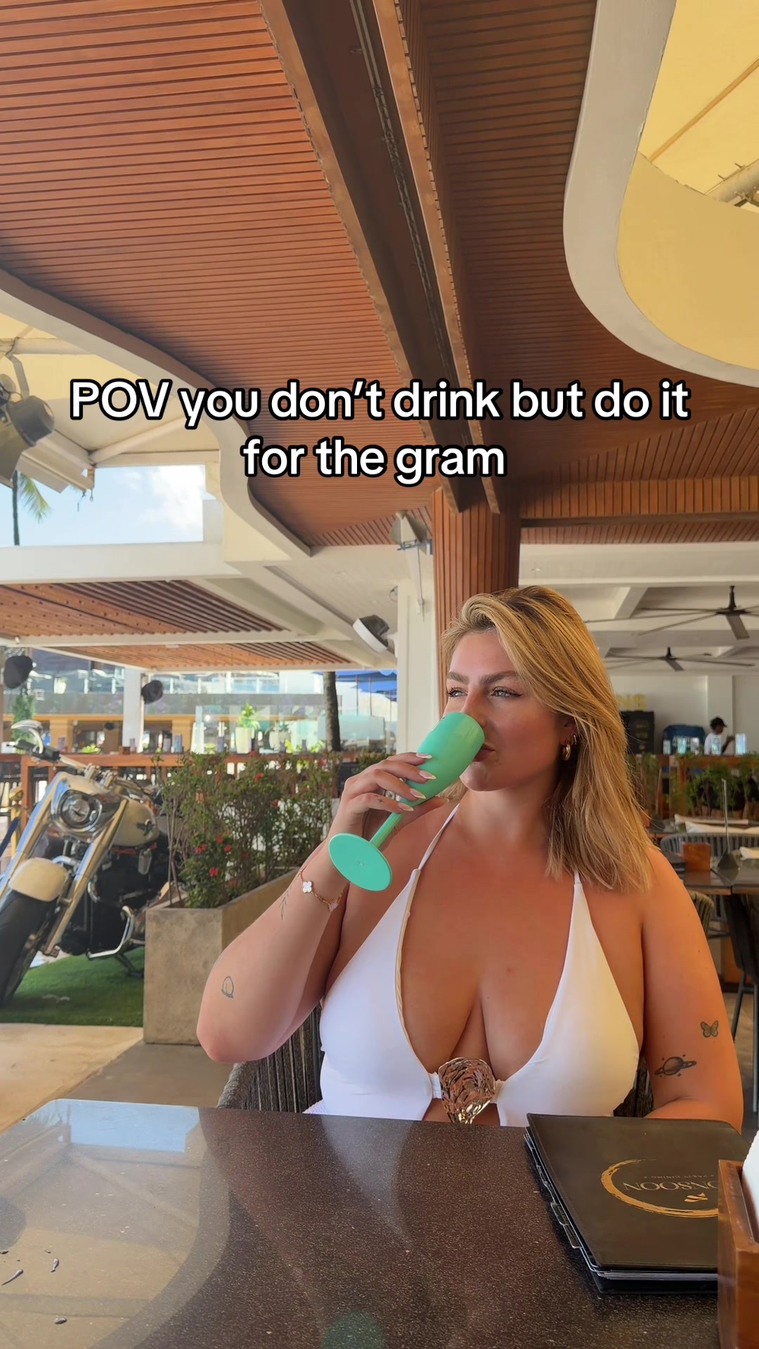 @curvymamilau
