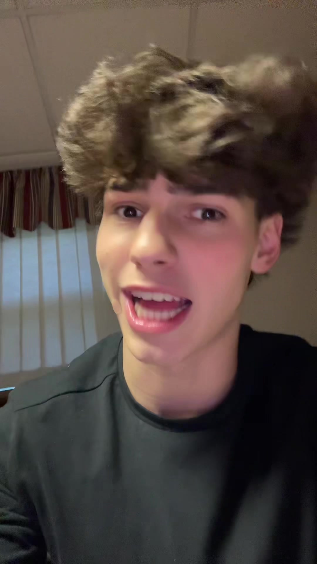 @AJ 🪿