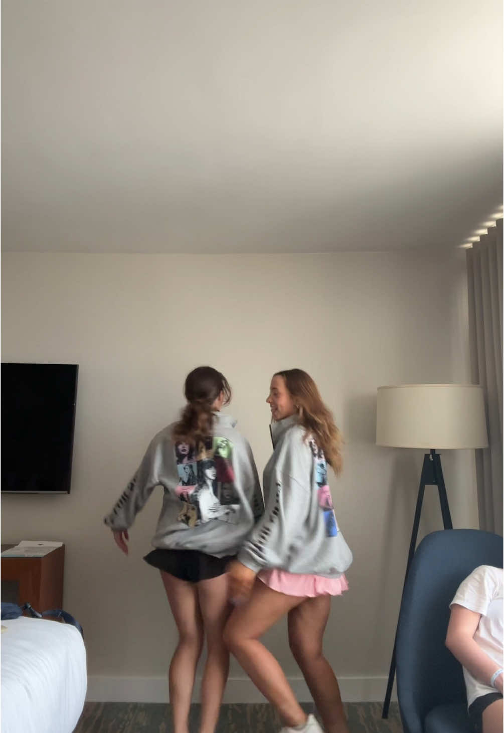 @Bella