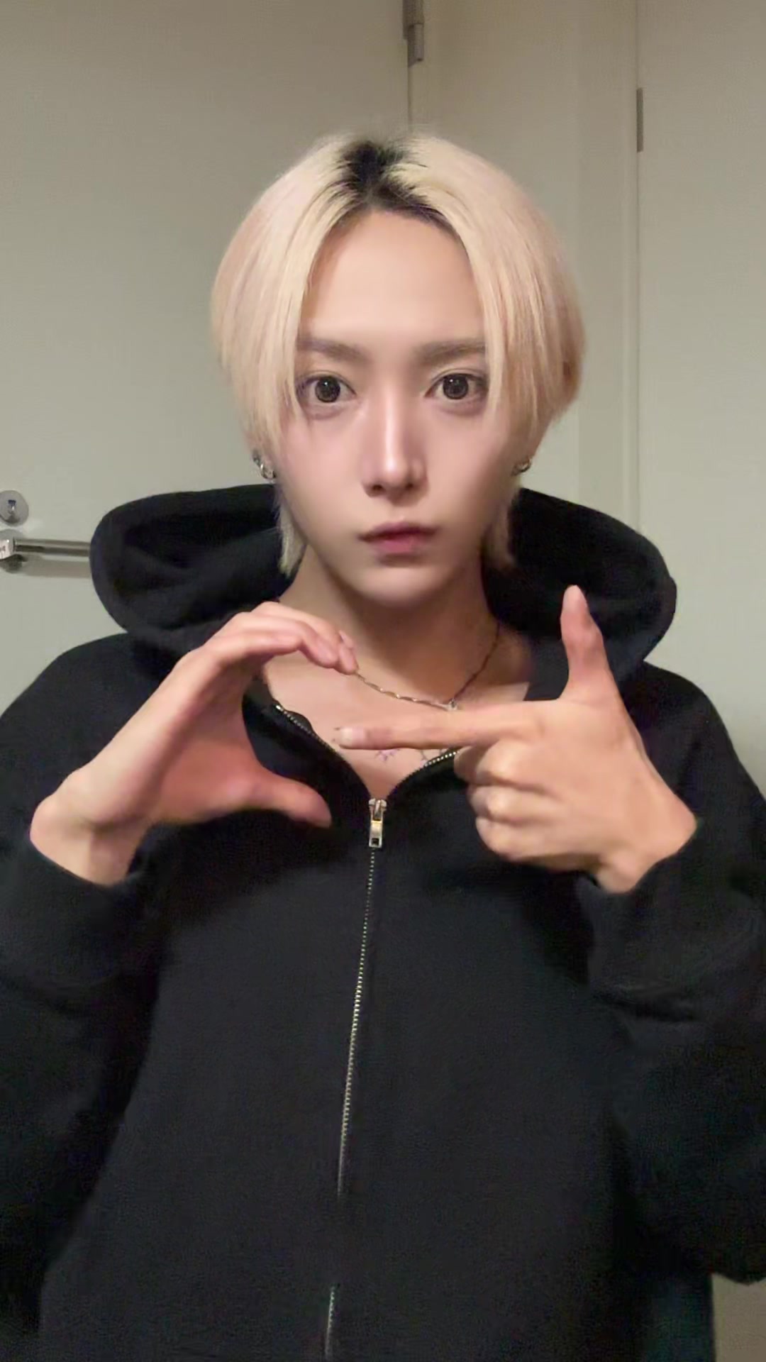 @りと