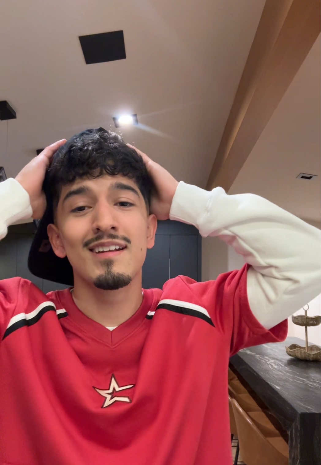 @theresnoee
