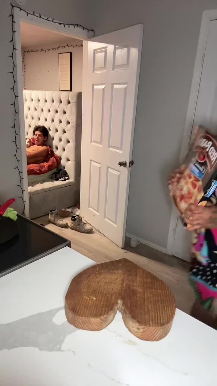 @lalalopez
