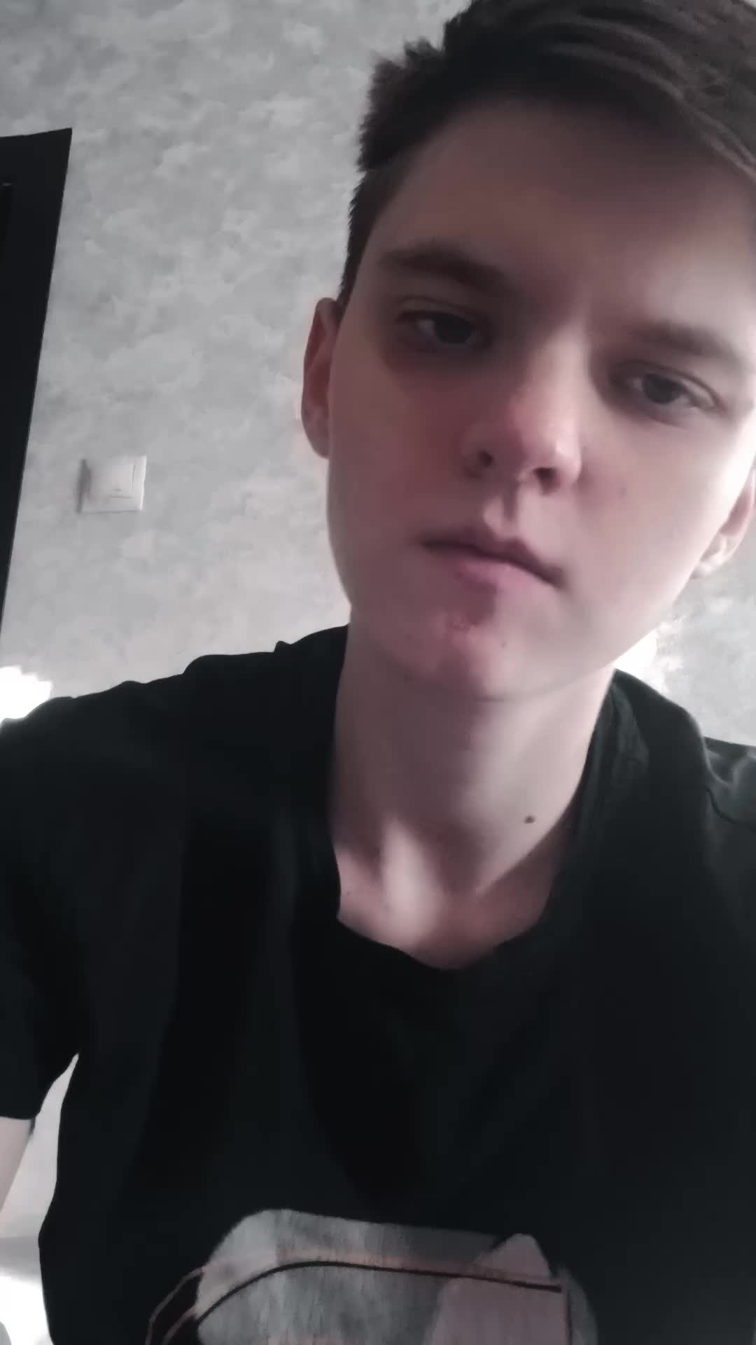 @𝓑𝓻𝓸𝓴𝓮𝓷 𝓗𝓮𝓪𝓻𝓽♡
