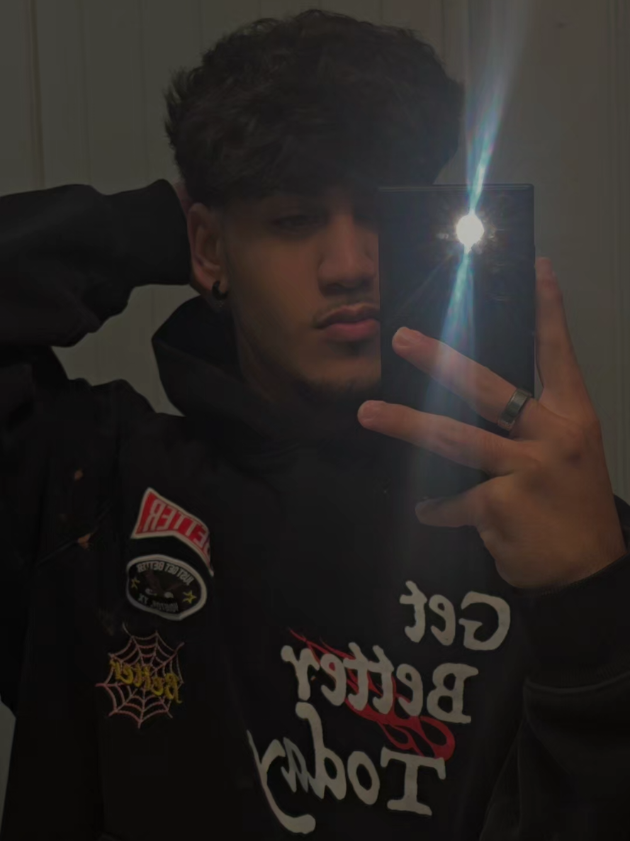 @𝑅𝑜𝑛𝑦𝑥__🎤⚡️