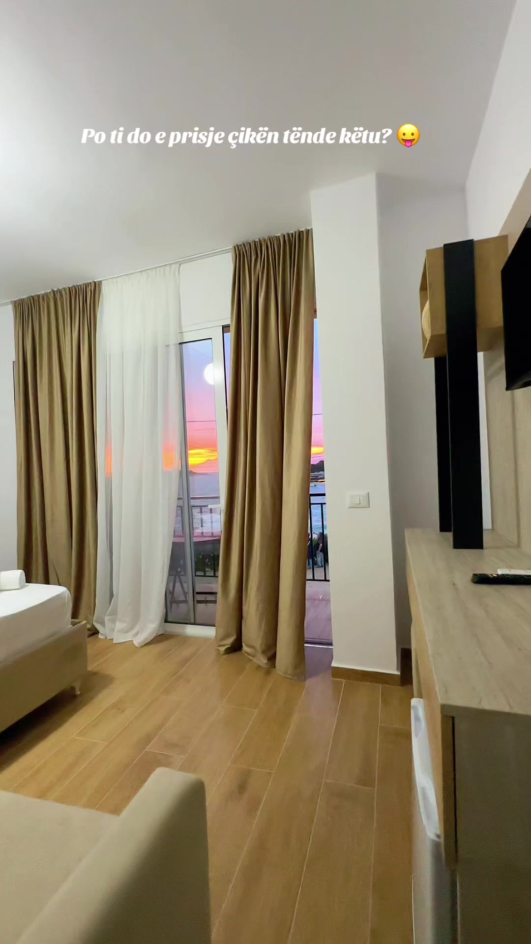 @Beachfronthouse_saliko