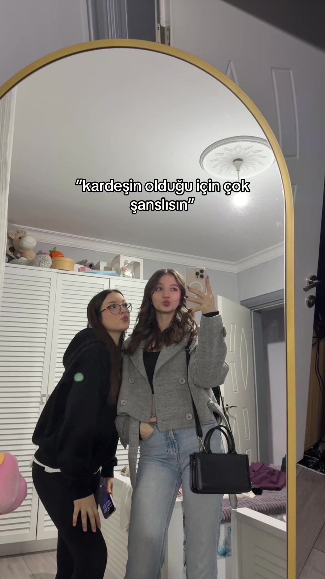 @eylemozsarac
