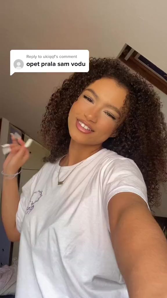 @chloe