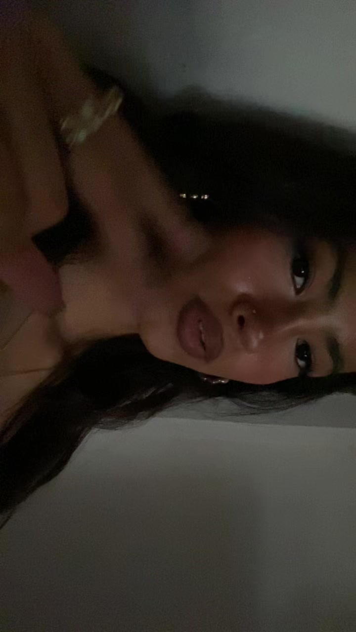 @👾