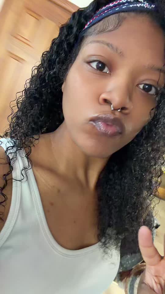 @~💋