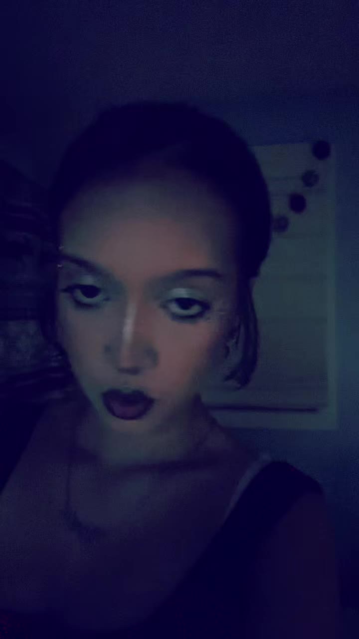 @🧟&zwj;♀️