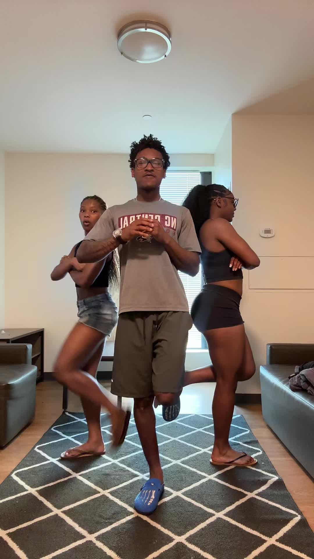 @Yogirlamaya🤭