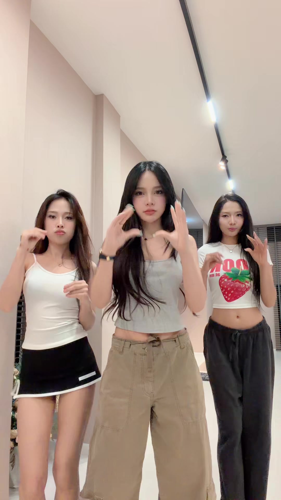 @เน่นุ่นนายเนีย (ชาเน่นะนุ่น)