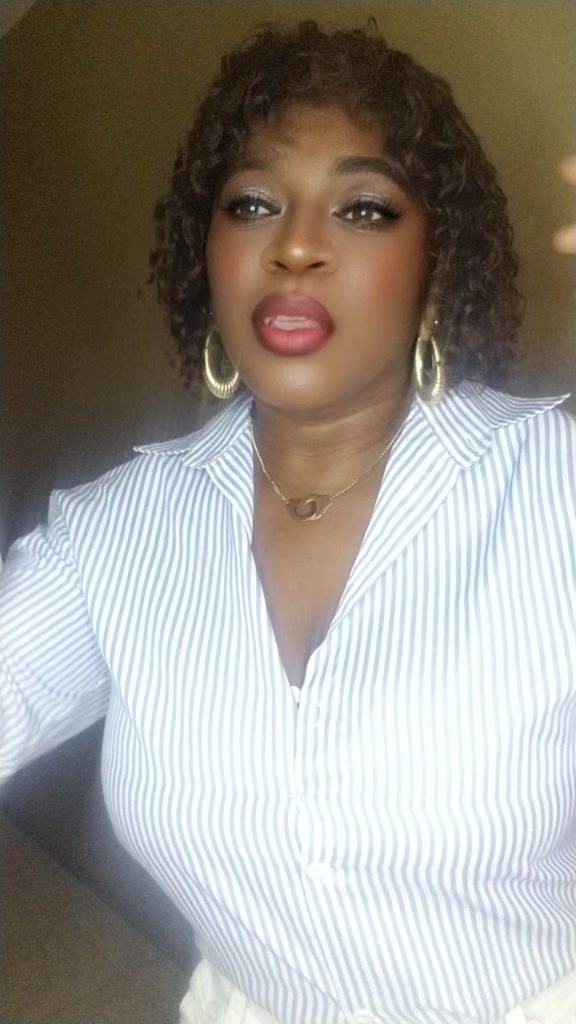 @👑Queenguie👑