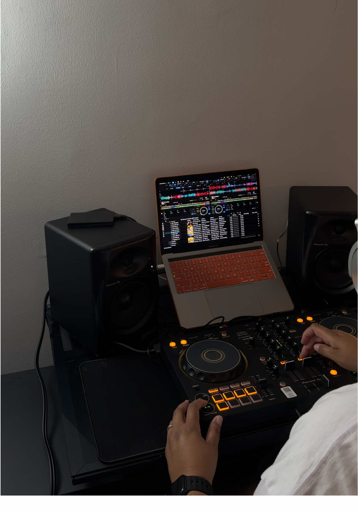 @djfamouzstarr