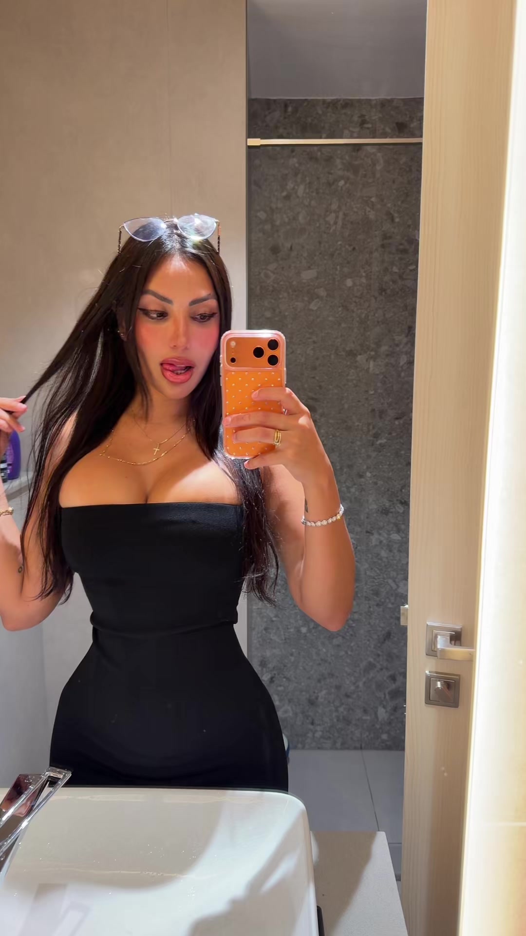 @leslyreynas