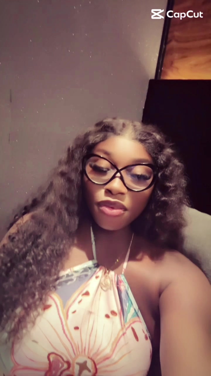 @Clothes vendor in Sapele 🛍️