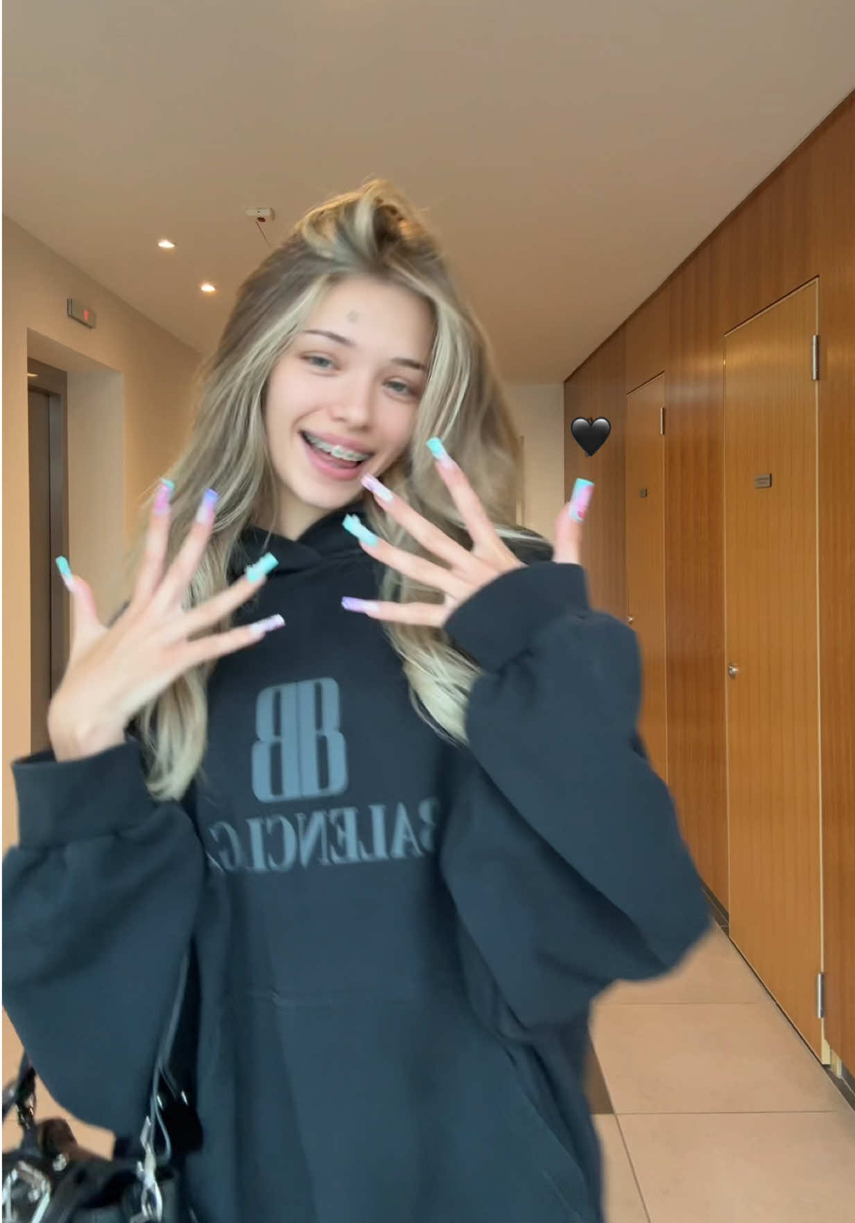 @VLATESSA