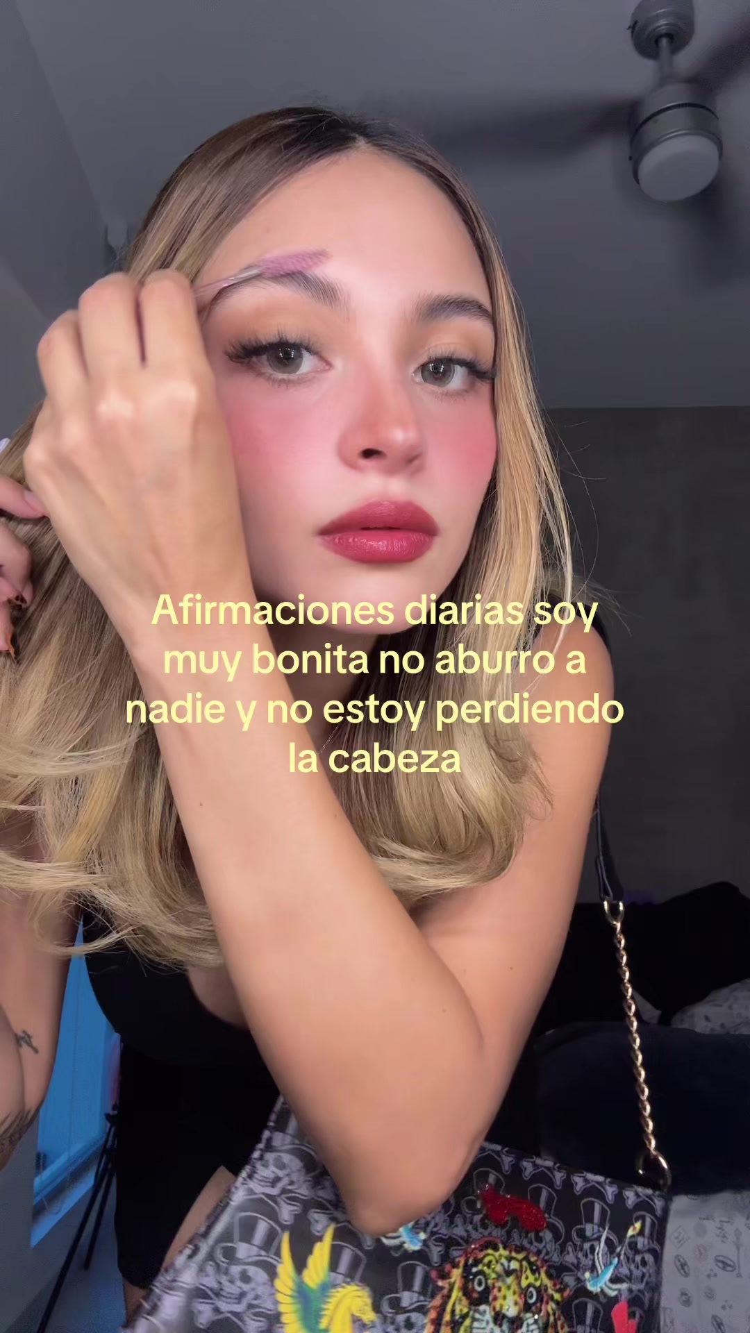 @🧍🏼♀️