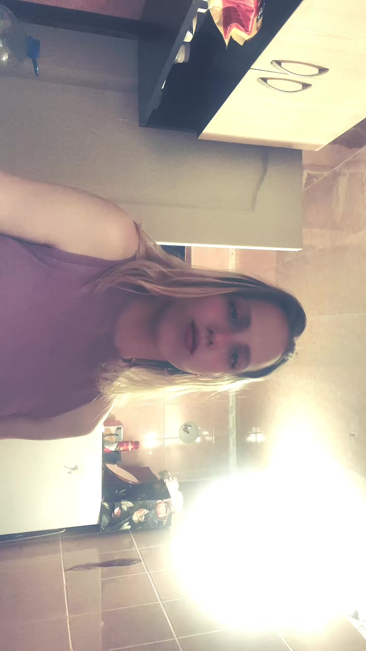 @Anna_