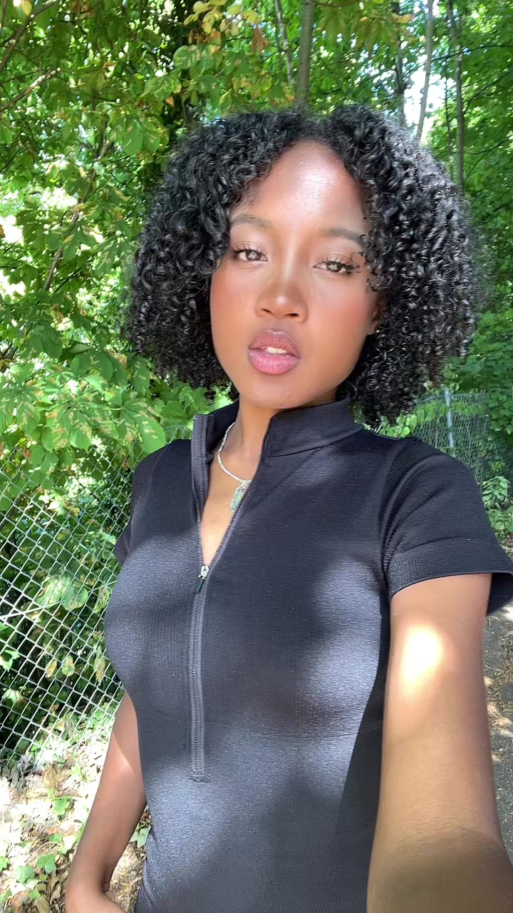 @Petite💋