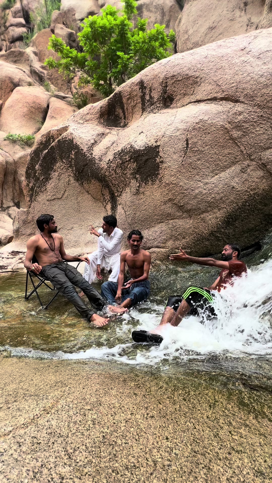 @Saroop Khatri 🕉️🇵🇰