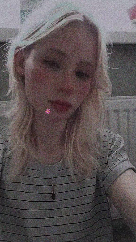 @Анютки🌛