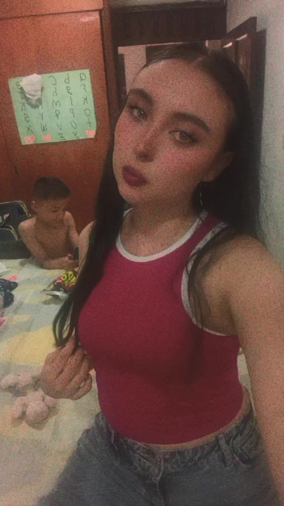 @Laura Valencia🐼🐼