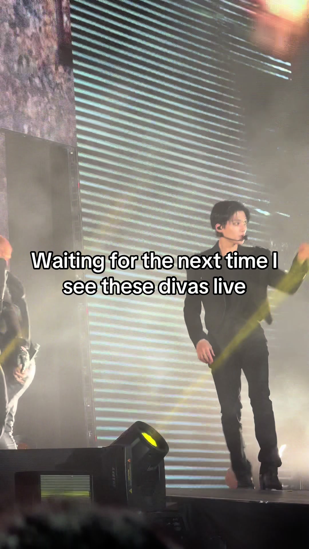 @Ella writes K-pop books