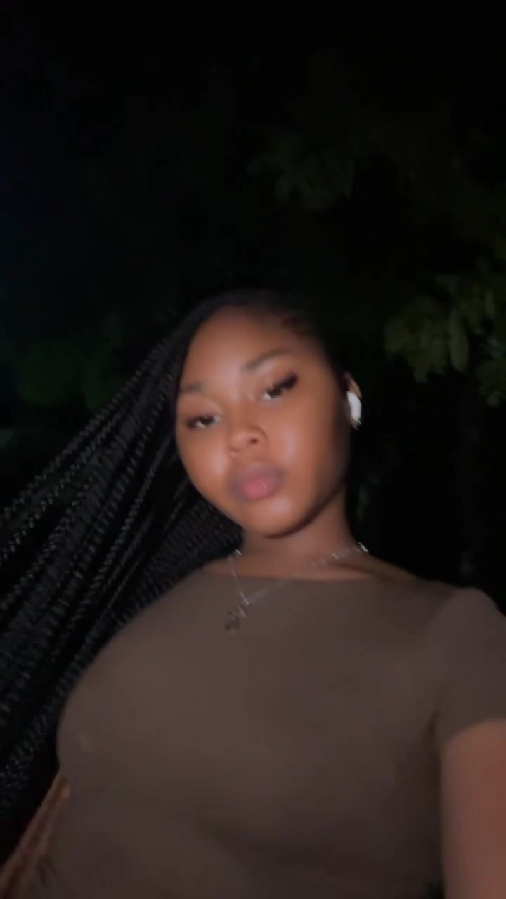 @XOXO_vee_vee