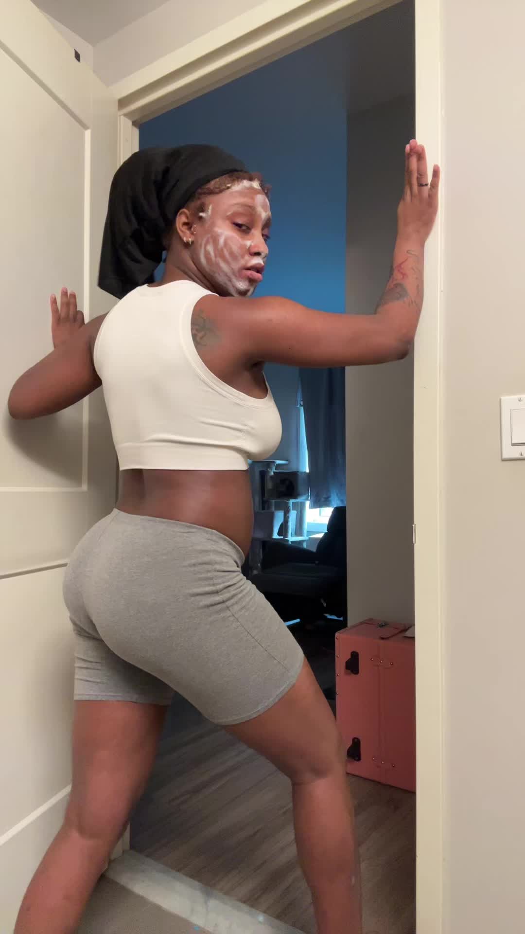 @H0n3yX2