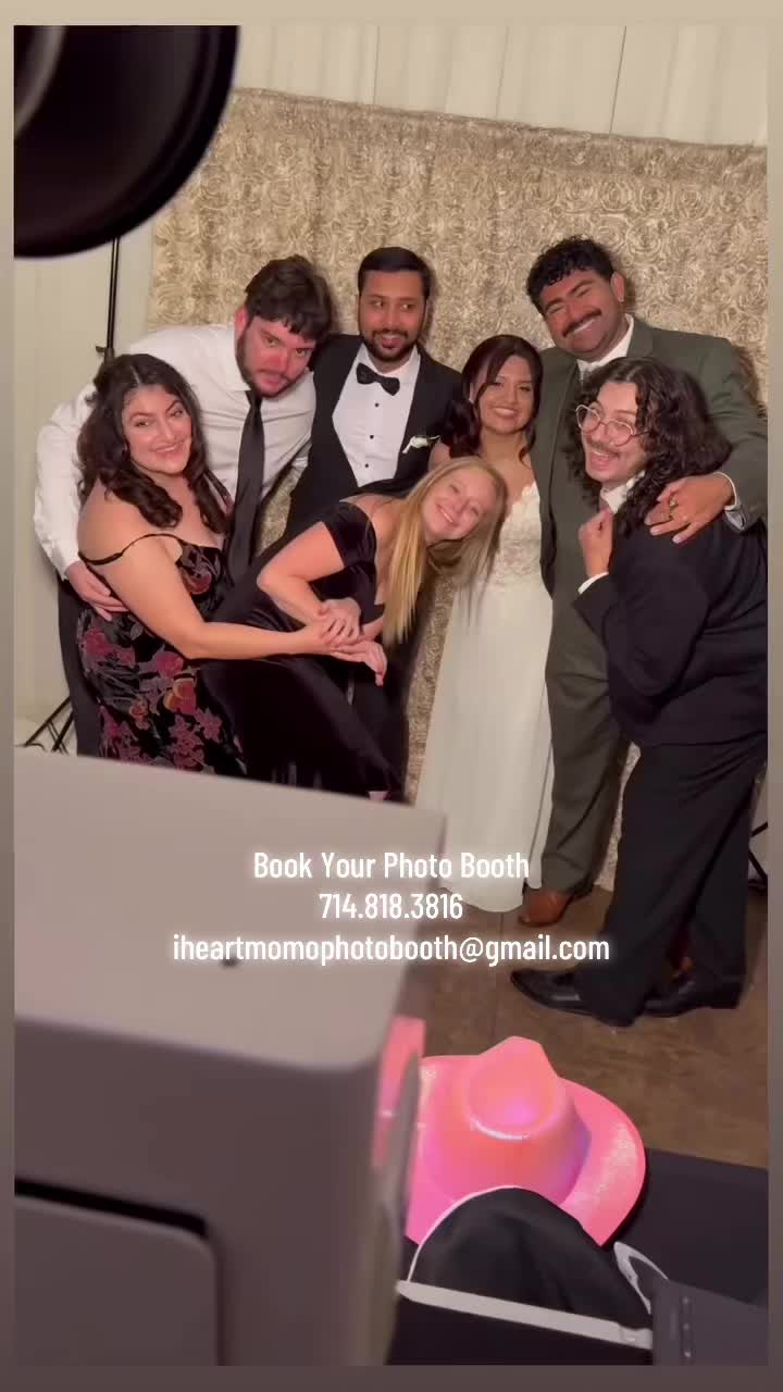 @iHeartMomoPhotoBooth