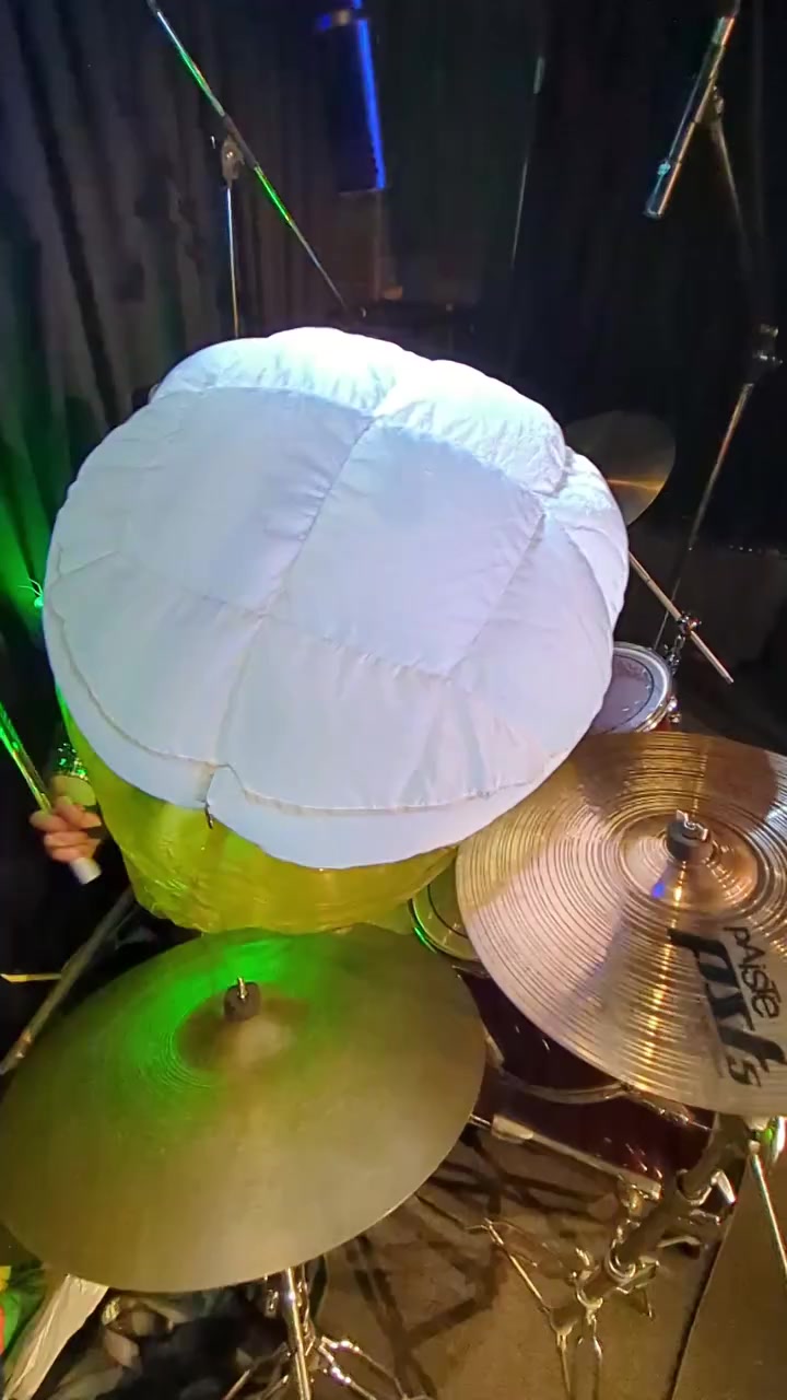 @KINGofNEON