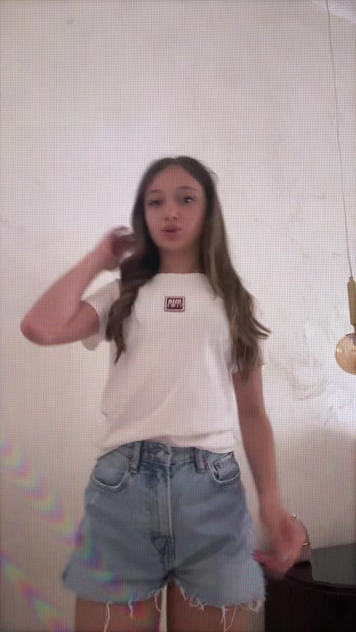 @𝐇