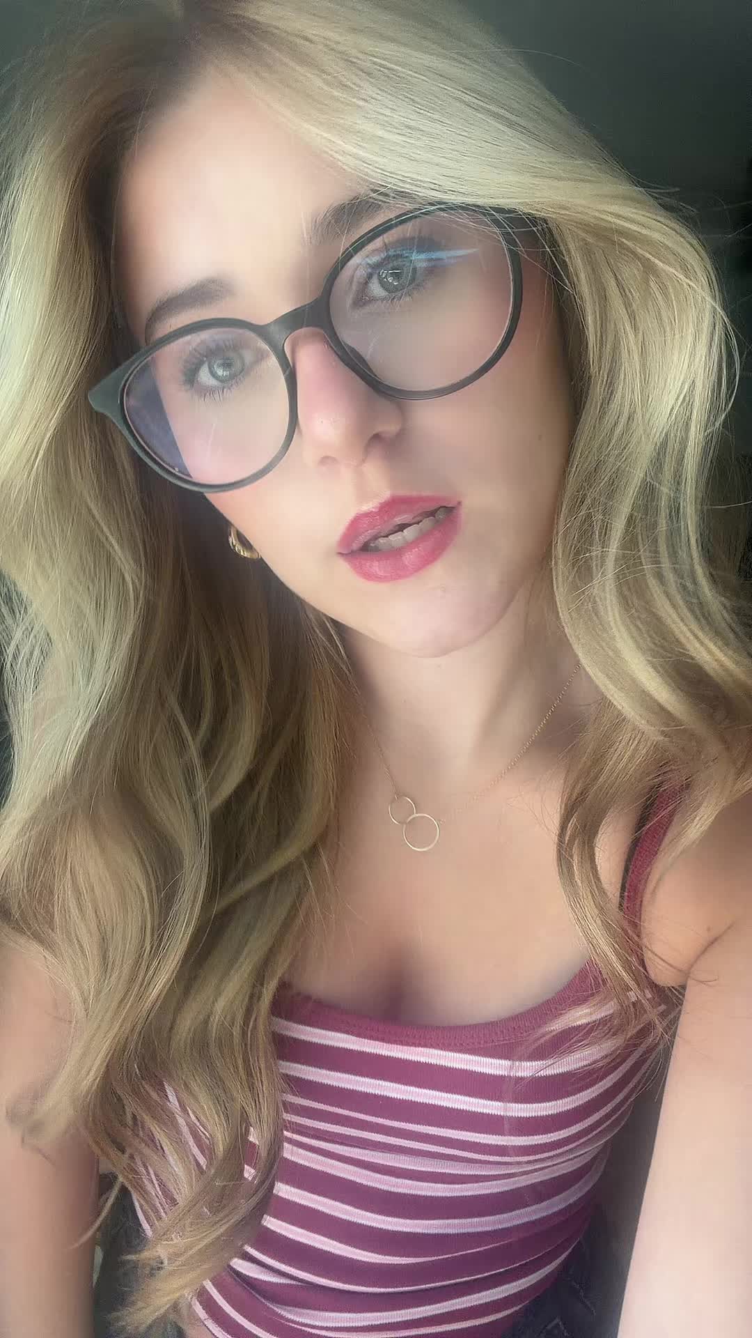 @🦄