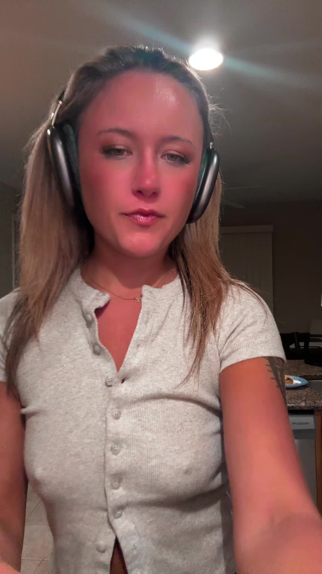 @anihayes