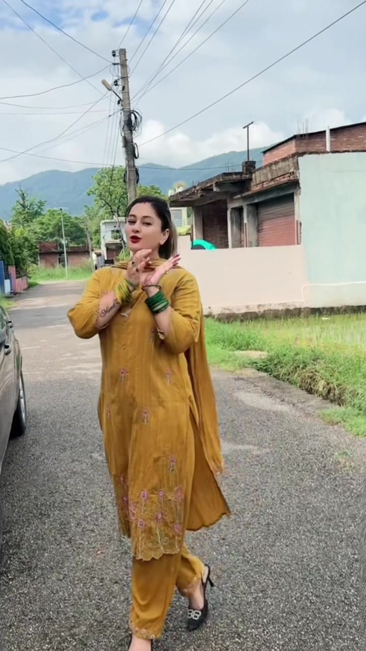 @minakunwar-official